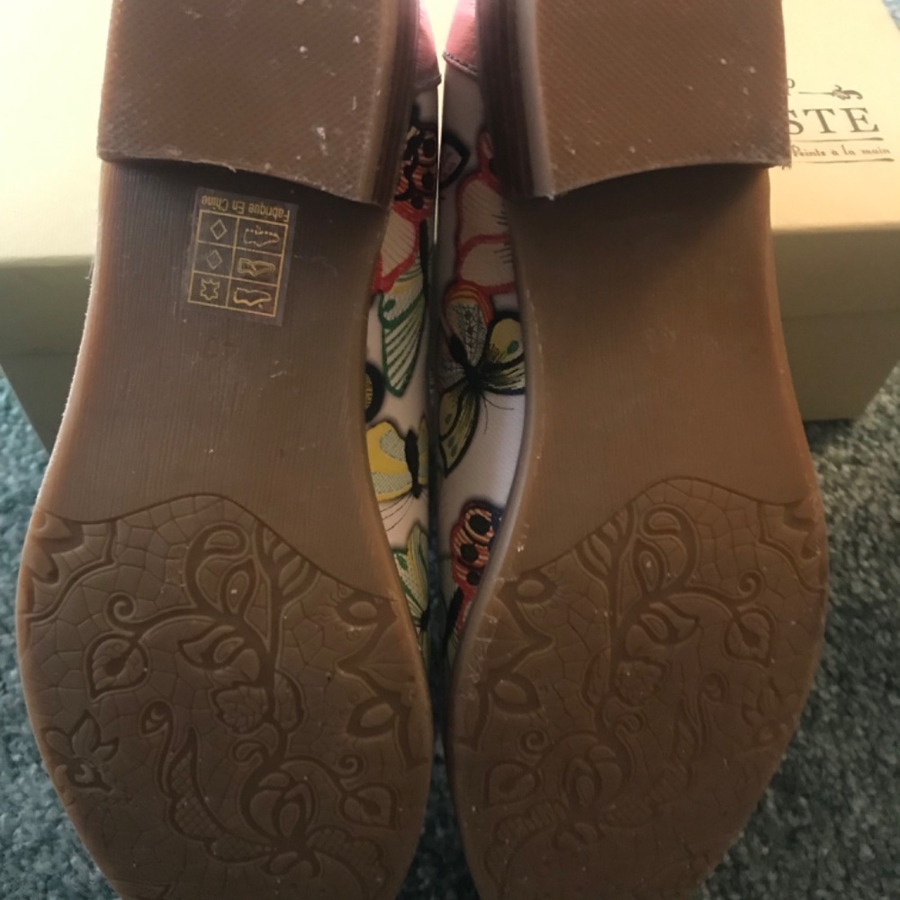 Rose Embroidered pump - Picture 8 of 8